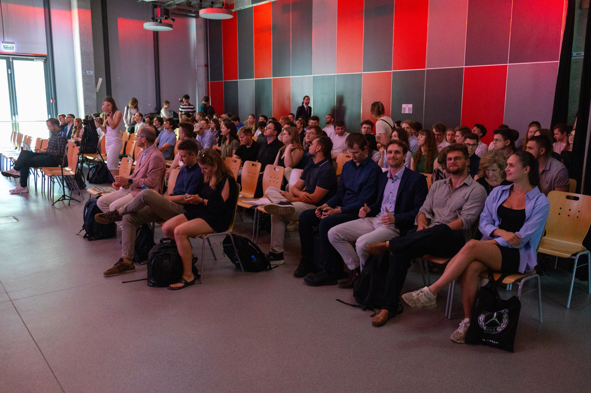 ai_forum_2025-07.jpg
