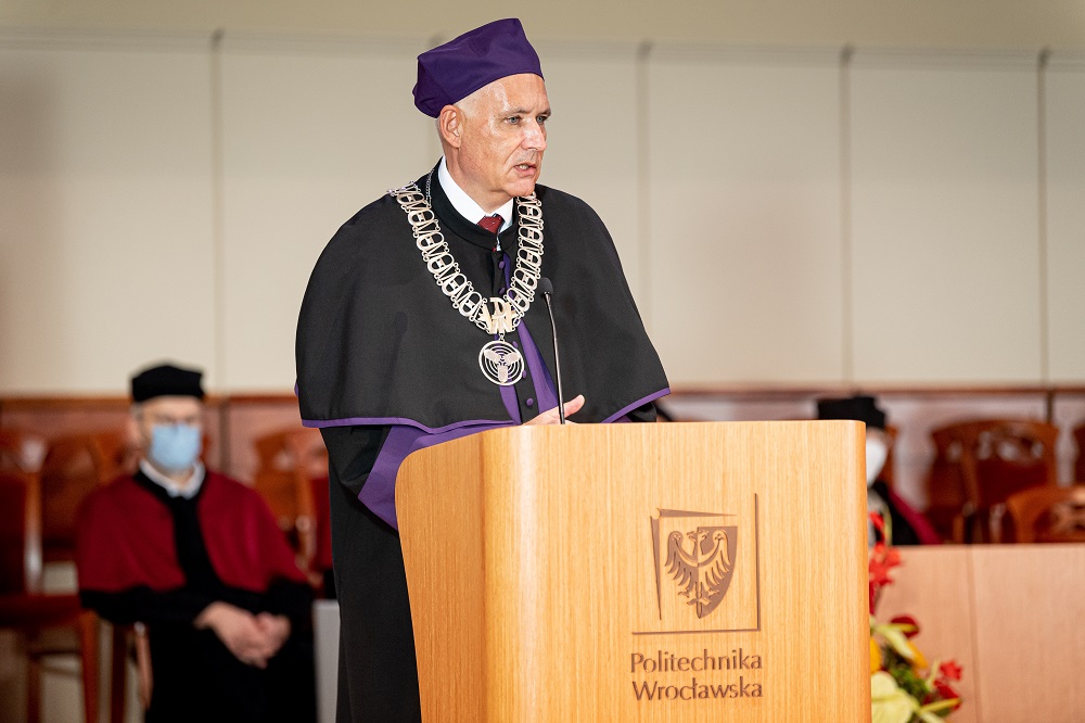 Prof. Andrzej Kucharski, dziekan WIT podczas uroczystej inauguracji
